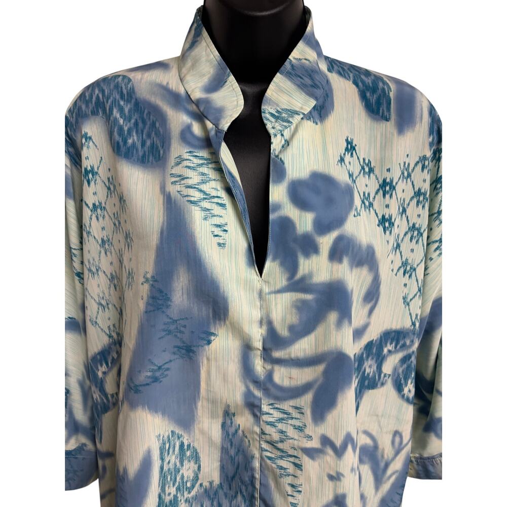 Natori Large Blue Abstract Print Blouse Silk Feel Short Sleeve Lightweight Top - Picture 2 of 7